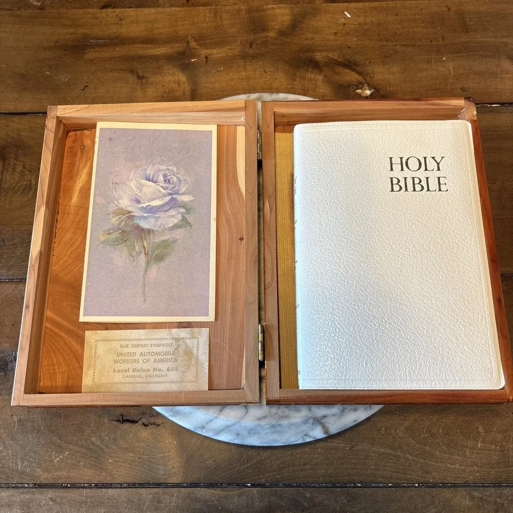 VTG 1976 Cedar Bible Safe Box With‎ Windsor King James Red Letter Ed Slim Bible
